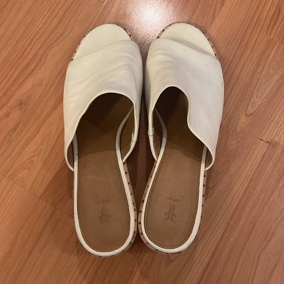 Frye leather block heel sandals. White. Size 9.5 - Picture 2 of 13